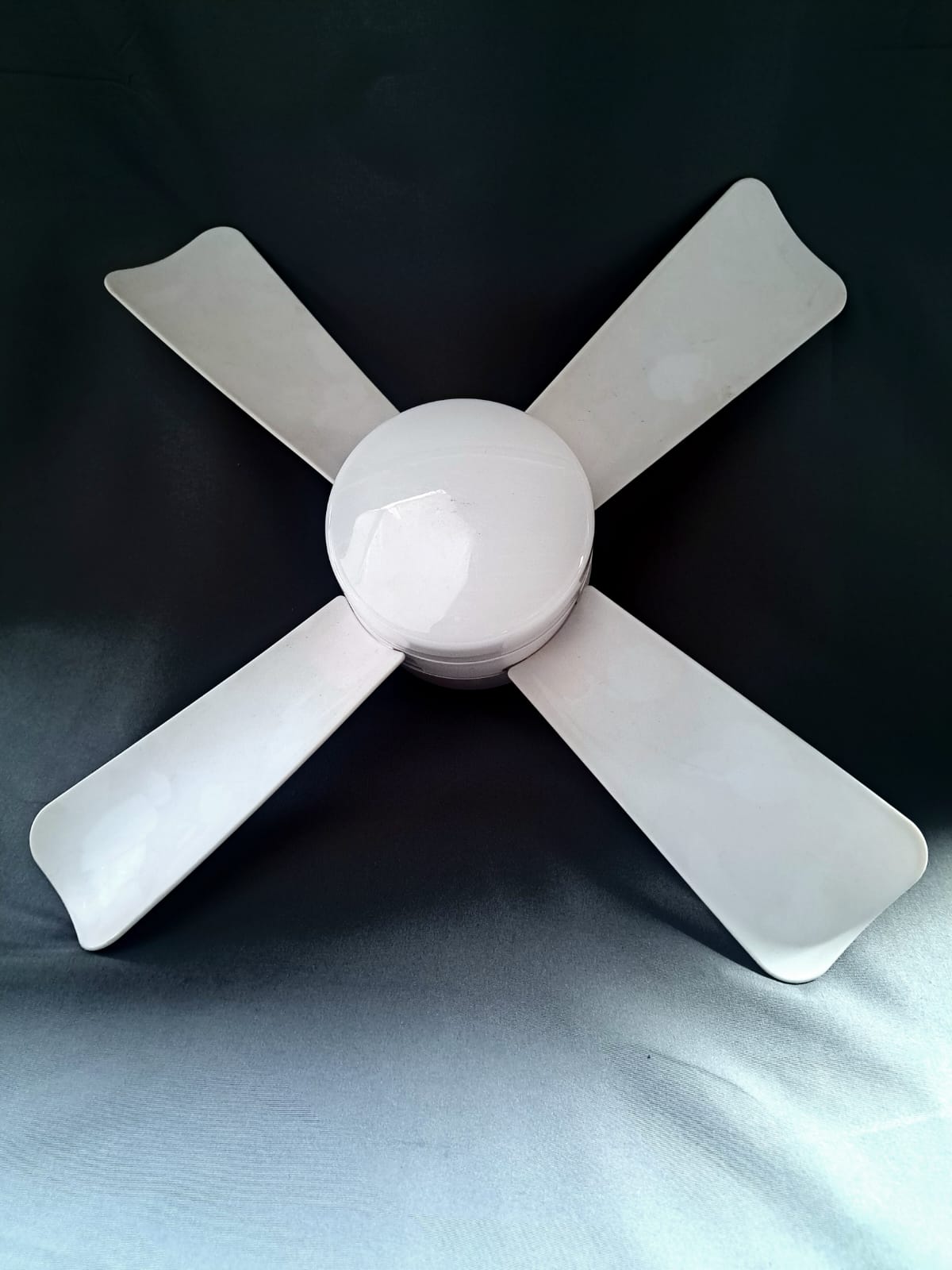 🌬️💡 Ventilador de Techo con Luz LED